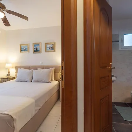 Costa's House Holiday home *