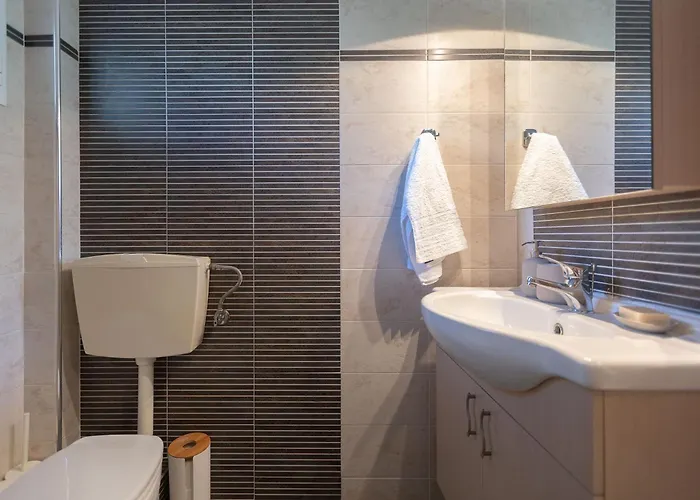 Costa's House * ניקיטי